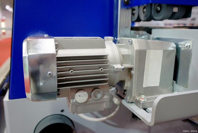 云南發(fā)電機組廠家：發(fā)電機的參數有哪些？